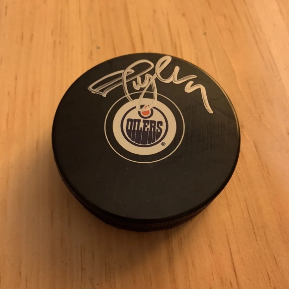 Shayne Corson Signed Puck